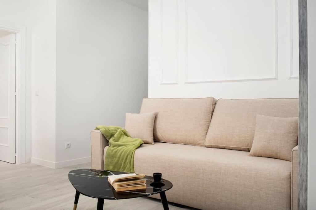 Newly Refurbished Modern 2-Bed Apartment In Heart Of Torremolinos Luaran gambar