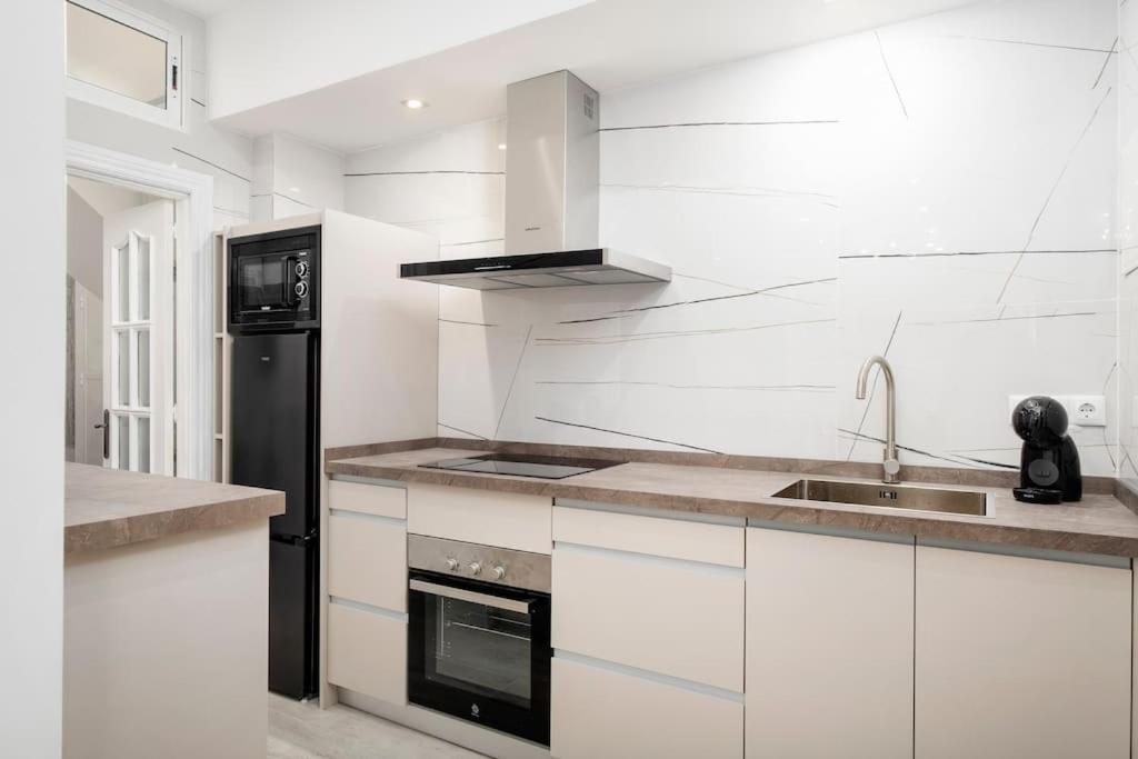 Newly Refurbished Modern 2-Bed Apartment In Heart Of Torremolinos Luaran gambar