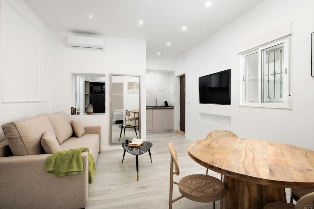 Newly Refurbished Modern 2-Bed Apartment In Heart Of Torremolinos Luaran gambar